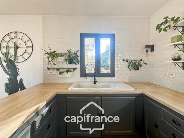 Domaine et Golf de Pont Royal, belle propriété de 290 m2 établie sur un terrain de 2600 m2, cinq chambres, un bureau, piscine, pool house, triple garage