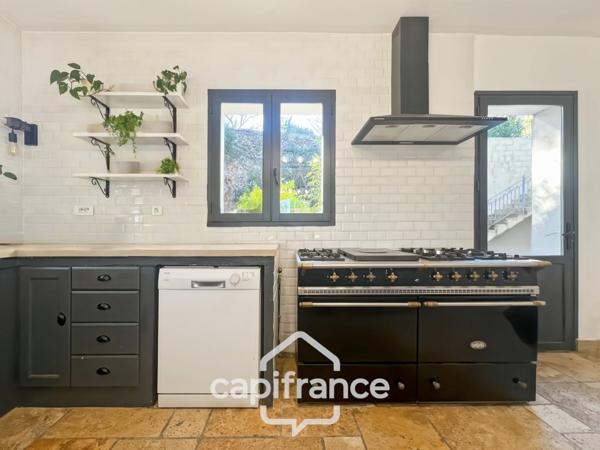 Domaine et Golf de Pont Royal, belle propriété de 290 m2 établie sur un terrain de 2600 m2, cinq chambres, un bureau, piscine, pool house, triple garage