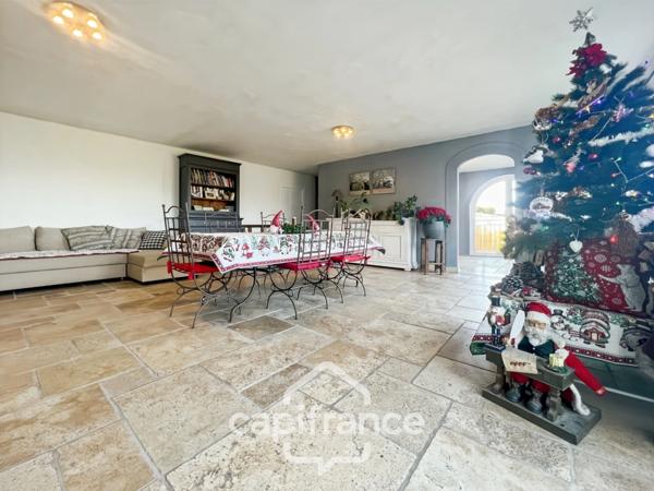 Domaine et Golf de Pont Royal, belle propriété de 290 m2 établie sur un terrain de 2600 m2, cinq chambres, un bureau, piscine, pool house, triple garage