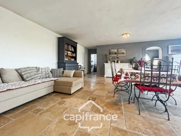 Domaine et Golf de Pont Royal, belle propriété de 290 m2 établie sur un terrain de 2600 m2, cinq chambres, un bureau, piscine, pool house, triple garage