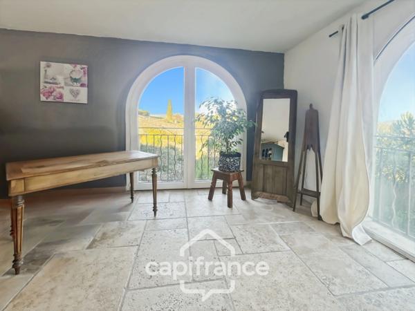 Domaine et Golf de Pont Royal, belle propriété de 290 m2 établie sur un terrain de 2600 m2, cinq chambres, un bureau, piscine, pool house, triple garage