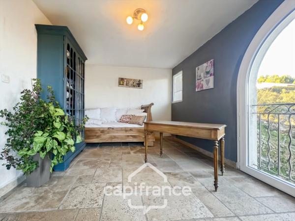 Domaine et Golf de Pont Royal, belle propriété de 290 m2 établie sur un terrain de 2600 m2, cinq chambres, un bureau, piscine, pool house, triple garage