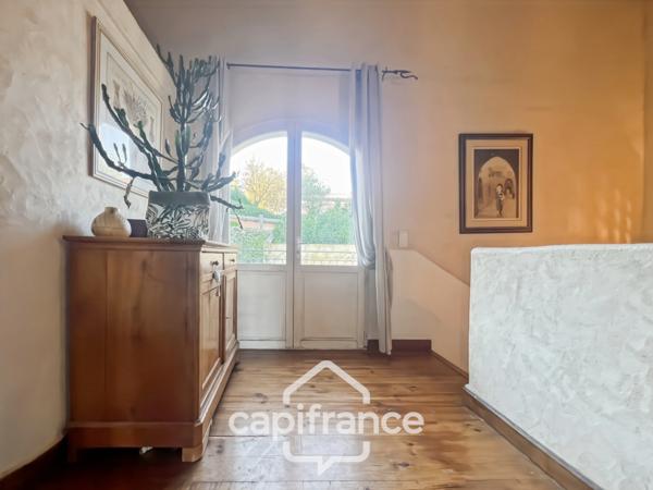 Domaine et Golf de Pont Royal, belle propriété de 290 m2 établie sur un terrain de 2600 m2, cinq chambres, un bureau, piscine, pool house, triple garage