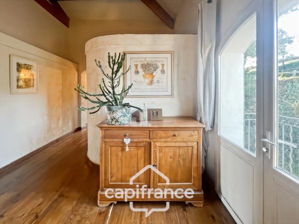 Domaine et Golf de Pont Royal, belle propriété de 290 m2 établie sur un terrain de 2600 m2, cinq chambres, un bureau, piscine, pool house, triple garage