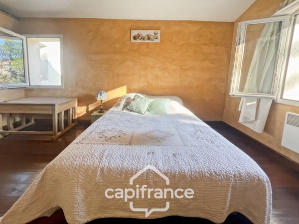 Domaine et Golf de Pont Royal, belle propriété de 290 m2 établie sur un terrain de 2600 m2, cinq chambres, un bureau, piscine, pool house, triple garage