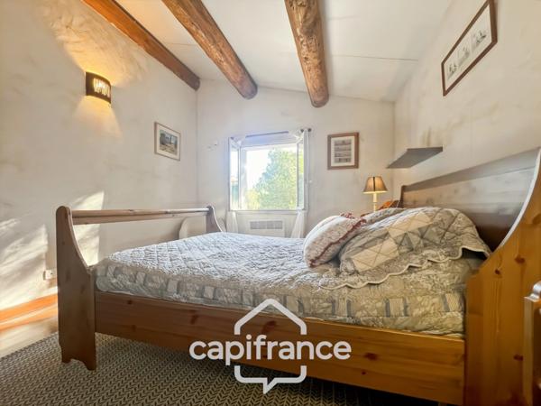 Domaine et Golf de Pont Royal, belle propriété de 290 m2 établie sur un terrain de 2600 m2, cinq chambres, un bureau, piscine, pool house, triple garage