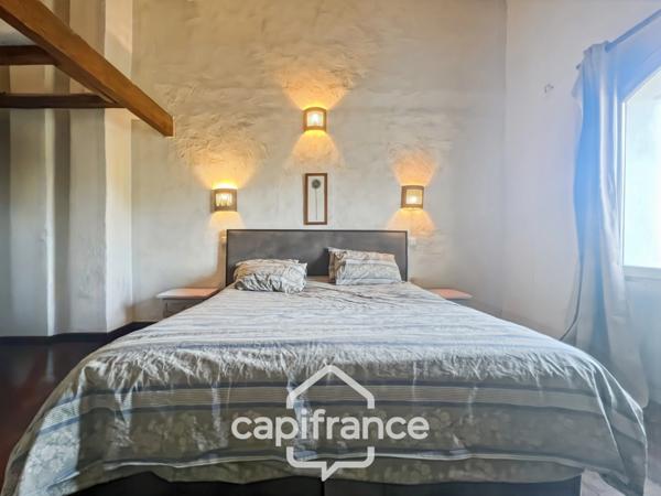 Domaine et Golf de Pont Royal, belle propriété de 290 m2 établie sur un terrain de 2600 m2, cinq chambres, un bureau, piscine, pool house, triple garage