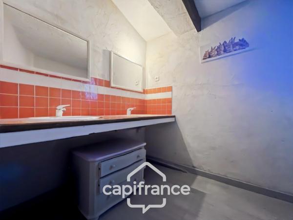 Domaine et Golf de Pont Royal, belle propriété de 290 m2 établie sur un terrain de 2600 m2, cinq chambres, un bureau, piscine, pool house, triple garage