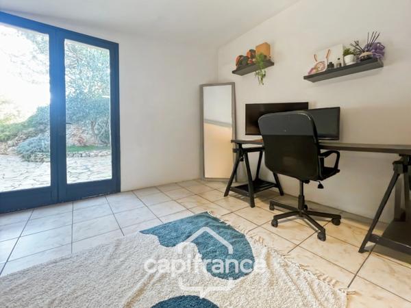 Domaine et Golf de Pont Royal, belle propriété de 290 m2 établie sur un terrain de 2600 m2, cinq chambres, un bureau, piscine, pool house, triple garage