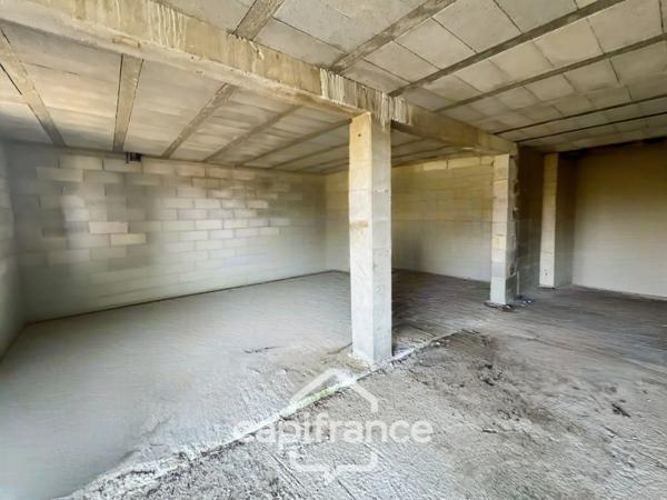 Domaine et Golf de Pont Royal, belle propriété de 290 m2 établie sur un terrain de 2600 m2, cinq chambres, un bureau, piscine, pool house, triple garage