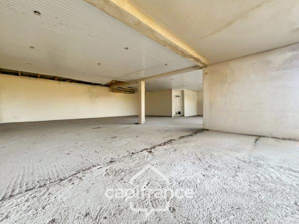 Domaine et Golf de Pont Royal, belle propriété de 290 m2 établie sur un terrain de 2600 m2, cinq chambres, un bureau, piscine, pool house, triple garage