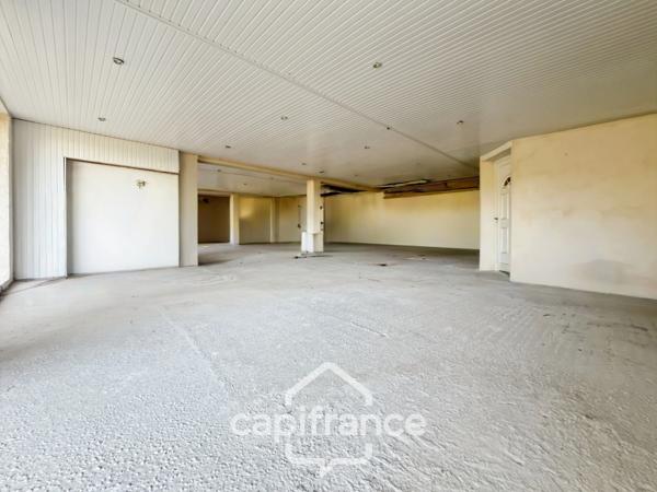 Domaine et Golf de Pont Royal, belle propriété de 290 m2 établie sur un terrain de 2600 m2, cinq chambres, un bureau, piscine, pool house, triple garage