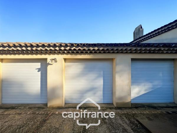 Domaine et Golf de Pont Royal, belle propriété de 290 m2 établie sur un terrain de 2600 m2, cinq chambres, un bureau, piscine, pool house, triple garage