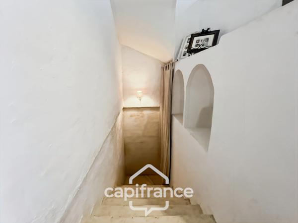 Domaine et Golf de Pont Royal, belle propriété de 290 m2 établie sur un terrain de 2600 m2, cinq chambres, un bureau, piscine, pool house, triple garage