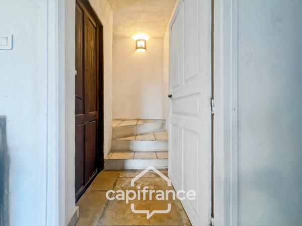 Domaine et Golf de Pont Royal, belle propriété de 290 m2 établie sur un terrain de 2600 m2, cinq chambres, un bureau, piscine, pool house, triple garage