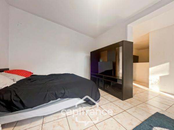 Domaine et Golf de Pont Royal, belle propriété de 290 m2 établie sur un terrain de 2600 m2, cinq chambres, un bureau, piscine, pool house, triple garage