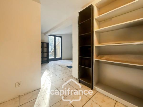 Domaine et Golf de Pont Royal, belle propriété de 290 m2 établie sur un terrain de 2600 m2, cinq chambres, un bureau, piscine, pool house, triple garage