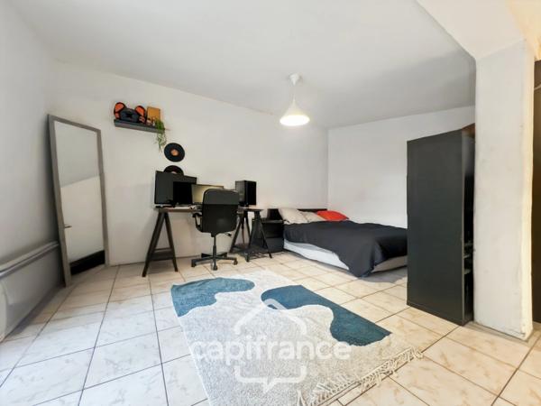 Domaine et Golf de Pont Royal, belle propriété de 290 m2 établie sur un terrain de 2600 m2, cinq chambres, un bureau, piscine, pool house, triple garage