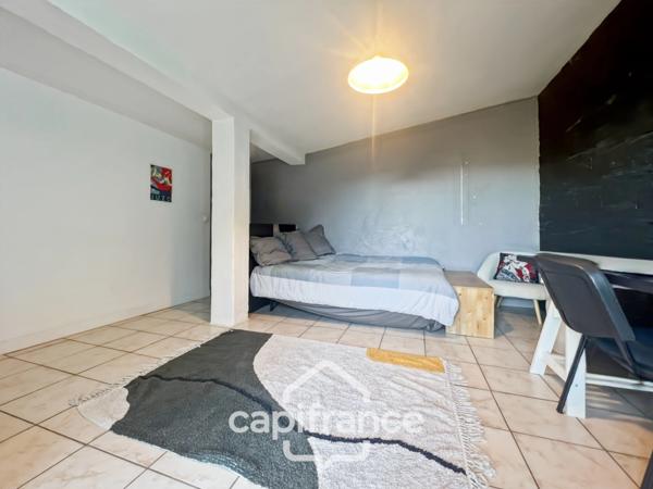 Domaine et Golf de Pont Royal, belle propriété de 290 m2 établie sur un terrain de 2600 m2, cinq chambres, un bureau, piscine, pool house, triple garage