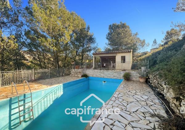 Domaine et Golf de Pont Royal, belle propriété de 290 m2 établie sur un terrain de 2600 m2, cinq chambres, un bureau, piscine, pool house, triple garage