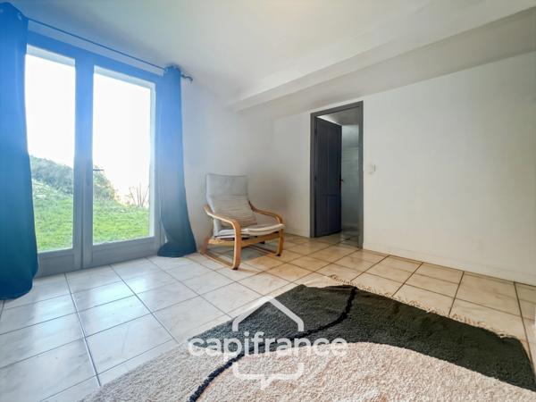 Domaine et Golf de Pont Royal, belle propriété de 290 m2 établie sur un terrain de 2600 m2, cinq chambres, un bureau, piscine, pool house, triple garage