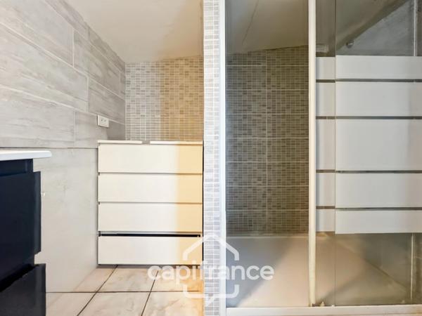 Domaine et Golf de Pont Royal, belle propriété de 290 m2 établie sur un terrain de 2600 m2, cinq chambres, un bureau, piscine, pool house, triple garage