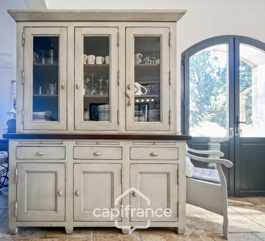 Domaine et Golf de Pont Royal, belle propriété de 290 m2 établie sur un terrain de 2600 m2, cinq chambres, un bureau, piscine, pool house, triple garage