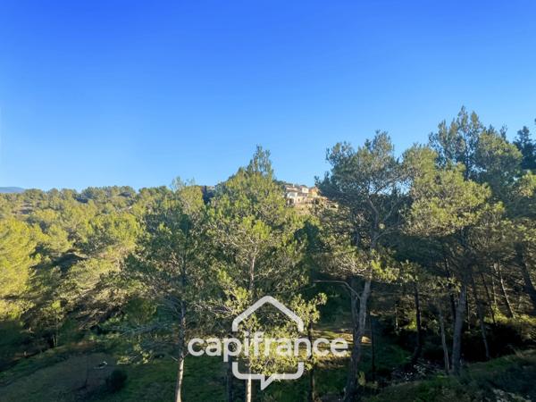 Domaine et Golf de Pont Royal, belle propriété de 290 m2 établie sur un terrain de 2600 m2, cinq chambres, un bureau, piscine, pool house, triple garage