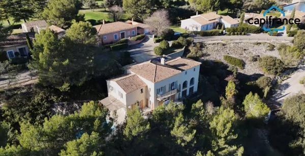 Domaine et Golf de Pont Royal, belle propriété de 290 m2 établie sur un terrain de 2600 m2, cinq chambres, un bureau, piscine, pool house, triple garage