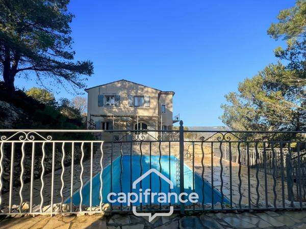 Domaine et Golf de Pont Royal, belle propriété de 290 m2 établie sur un terrain de 2600 m2, cinq chambres, un bureau, piscine, pool house, triple garage