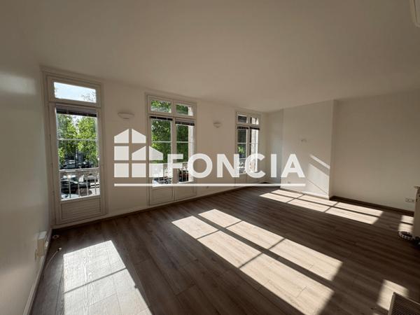 Location Local commercial 6 pièces 253 m² - 39-41 BOULEVARD BLOSSAC Chatellerault 86100