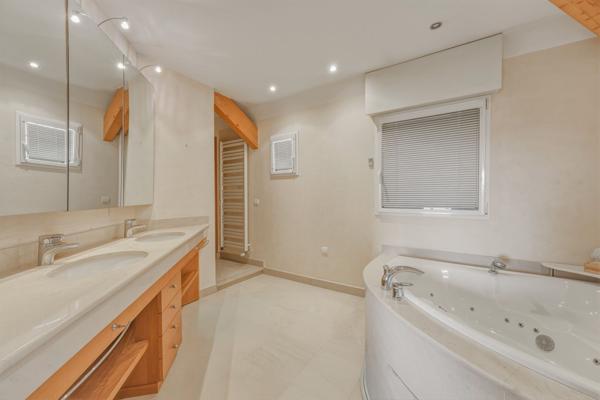 Vente Maison de luxe Divonne-les-Bains 12 Pièces 517.55 m²
