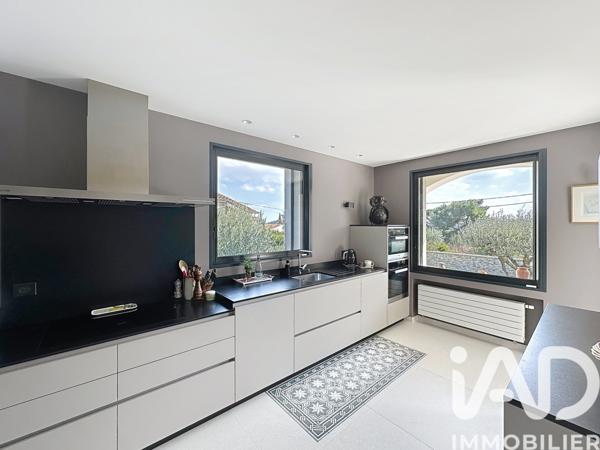 Maison à vendre 10 pièces 280 m² Villeneuve-lès-Avignon