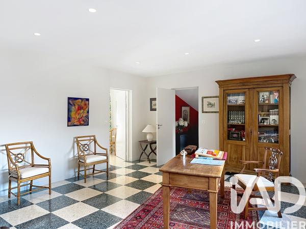 Maison à vendre 10 pièces 280 m² Villeneuve-lès-Avignon