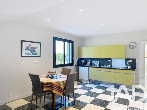 Maison à vendre 10 pièces 280 m² Villeneuve-lès-Avignon