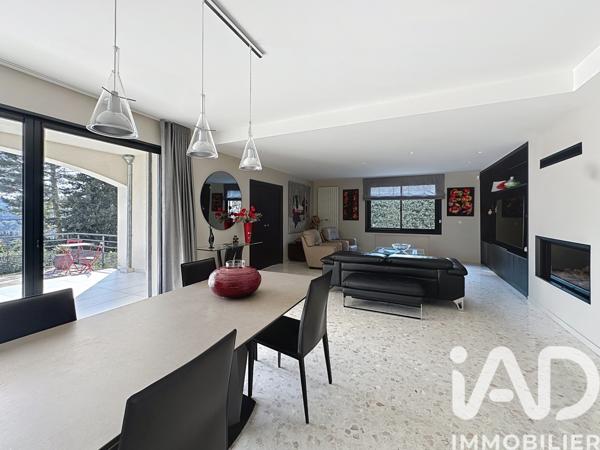 Maison à vendre 10 pièces 280 m² Villeneuve-lès-Avignon