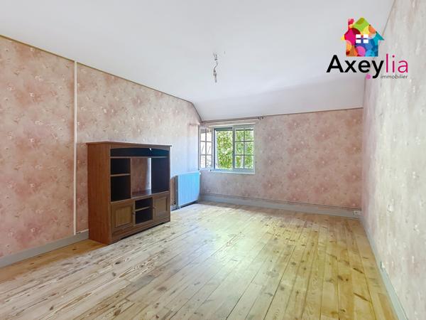 Saint-Nizier-sous-Charlieu (42190) A VENDRE - SAINT-NIZER-SOUS-CHARLIEU - ANCIEN CUVAGE À RÉNOVER AVEC GRANGES ET TERRAIN