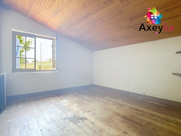 Saint-Nizier-sous-Charlieu (42190) A VENDRE - SAINT-NIZER-SOUS-CHARLIEU - ANCIEN CUVAGE À RÉNOVER AVEC GRANGES ET TERRAIN