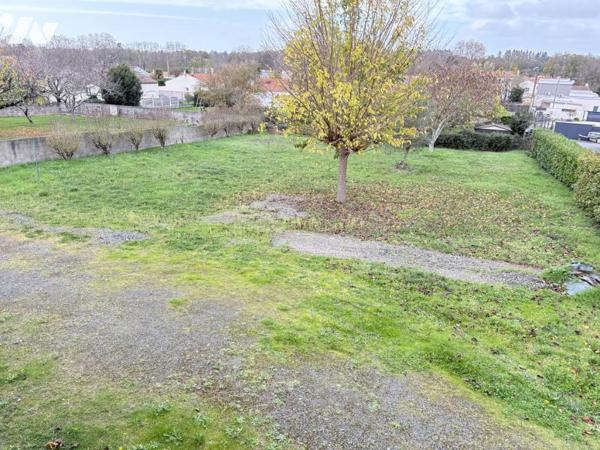 MAISON D'HABITATION EN BON ETAT AVEC SOUS-SOL ET JARDIN 