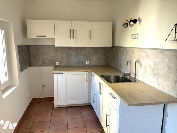 IMMEUBLE DE 3 APPARTEMENTS AVEC BONNE RENTABILITE A MONTFORT-SUR-ARGENS