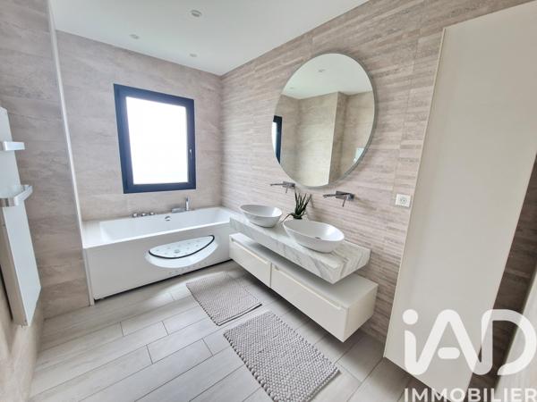 Maison à vendre 9 pièces 188 m² Saint-Denis-en-Val