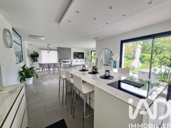 Maison à vendre 9 pièces 188 m² Saint-Denis-en-Val