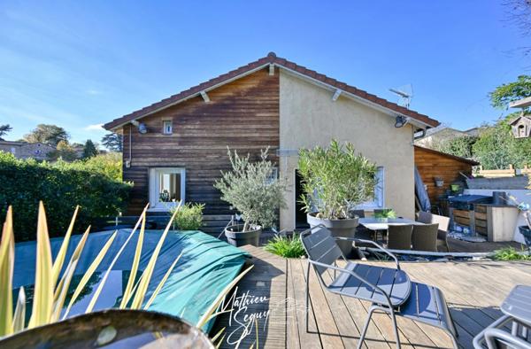 Maison de village avec jardin paysager