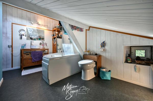 Maison de village avec jardin paysager