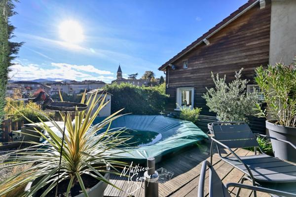 Maison de village avec jardin paysager