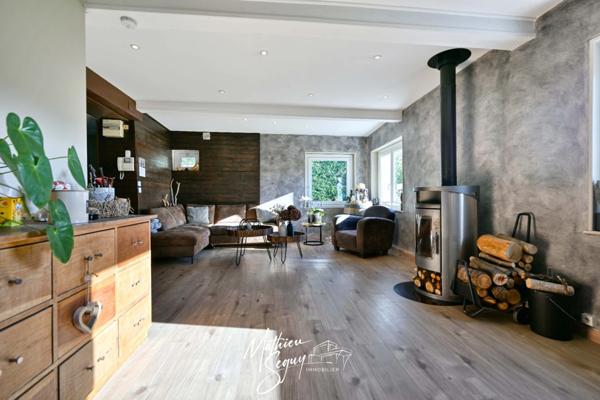 Maison de village avec jardin paysager