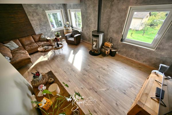 Maison de village avec jardin paysager