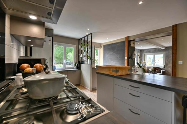 Maison de village avec jardin paysager