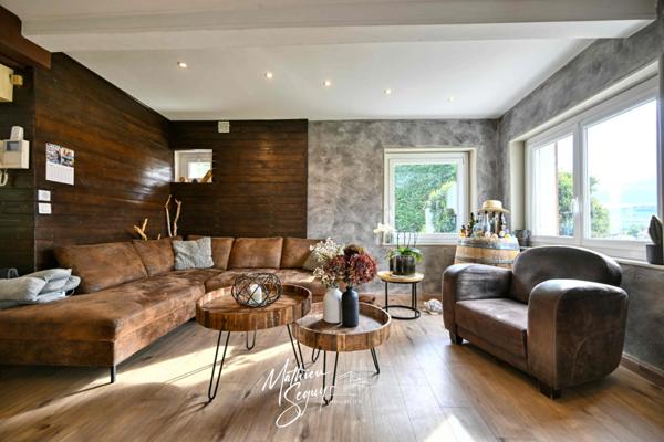 Maison de village avec jardin paysager