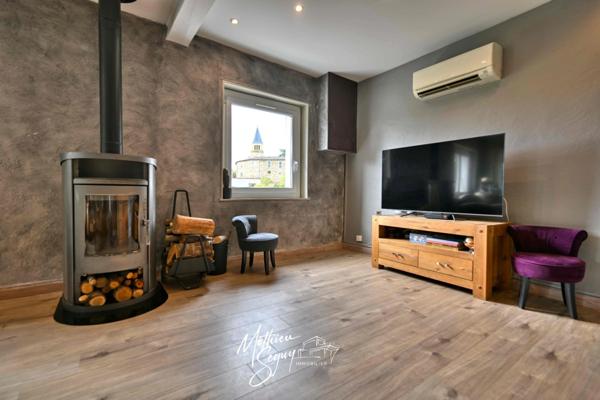 Maison de village avec jardin paysager